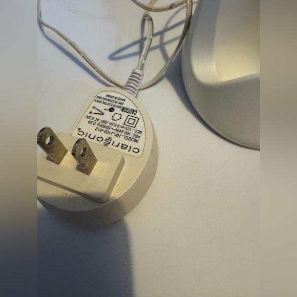 Clarisonic Other - White Clarisonic Charger and new brushes